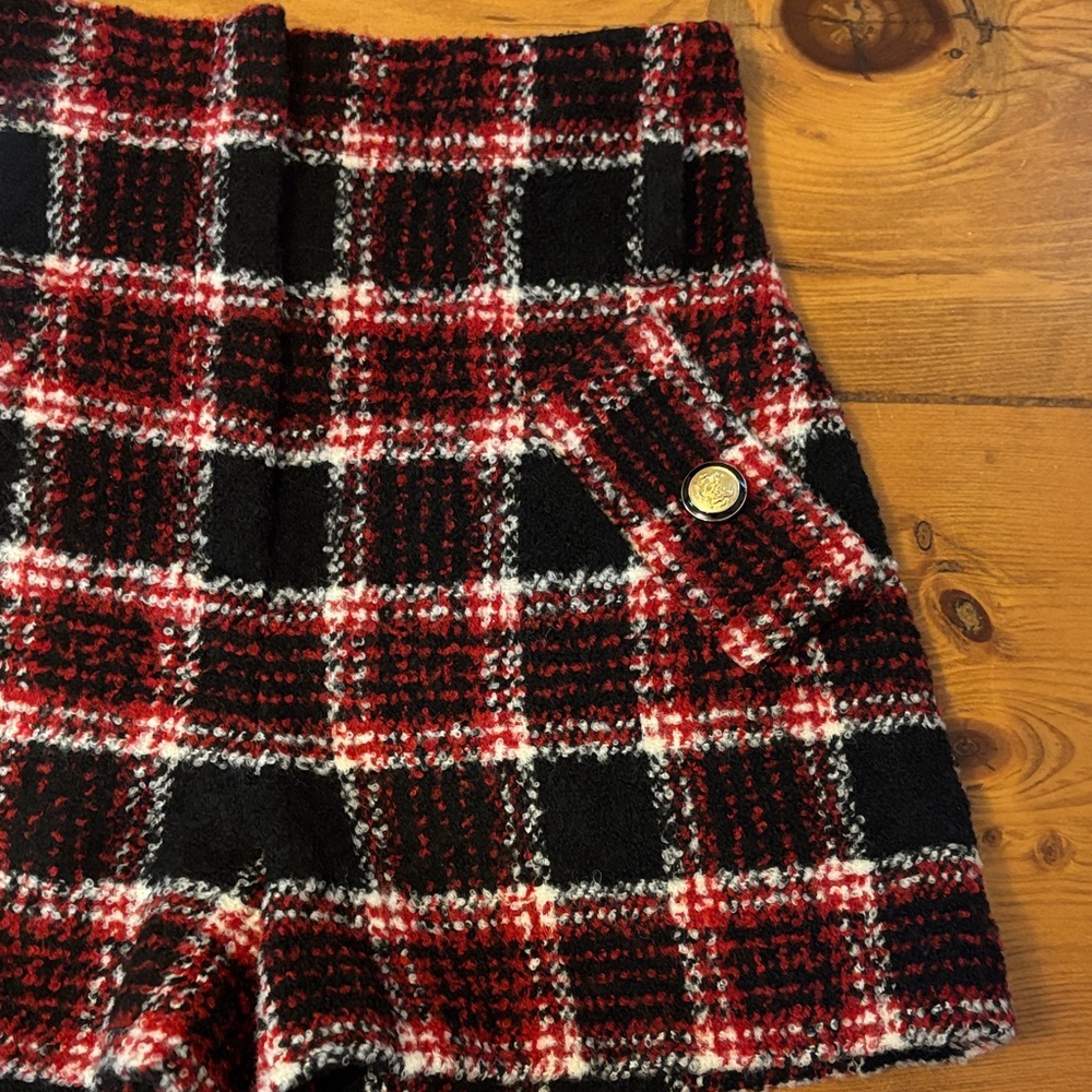 Maje Paris Tweed Shorts FR 34 (US 2) Red Bouclé Gold Button High Waist - Picture 3 of 12